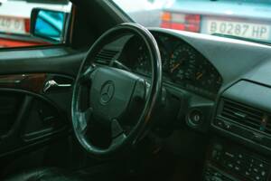 Image 48/50 of Mercedes-Benz SL 320 (1995)