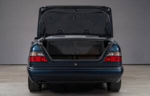 Image 23/28 of Mercedes-Benz E 320 &quot;Final Edition&quot; (1997)