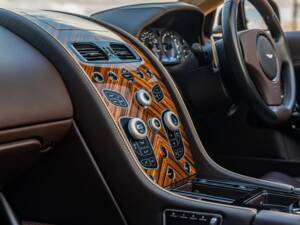 Bild 45/79 von Aston Martin DB 9 GT Volante (2017)