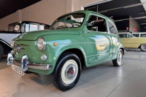 Immagine 32/36 di SEAT 600 D (1966)