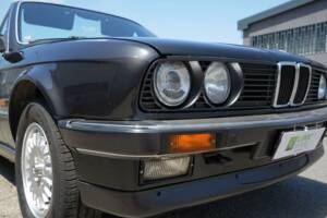 Image 11/19 de BMW 320i (1989)