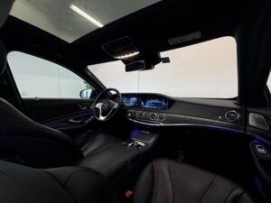 Image 25/30 of Mercedes-Benz S 350 d L (2018)