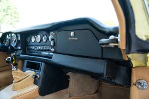 Image 53/78 de Jaguar E-Type (1969)