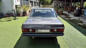 Image 24/71 of Mercedes-Benz 240 D (1980)