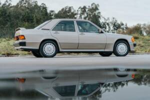 Image 21/69 de Mercedes-Benz 190 E 2.3-16 (1988)