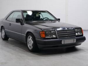Bild 1/8 von Mercedes-Benz 230 CE (1993)