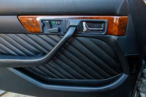 Image 13/21 of Mercedes-Benz 500 SEL (1990)
