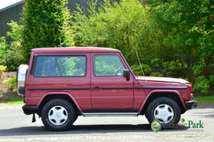 Immagine 6/49 di Mercedes-Benz 230 GE (SWB) (1993)