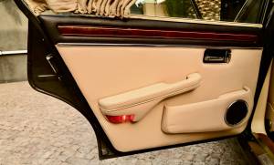 Image 21/50 of Jaguar XJ 12 (1988)