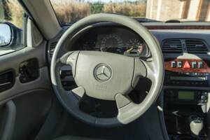 Bild 28/50 von Mercedes-Benz CLK 230 Kompressor (2002)