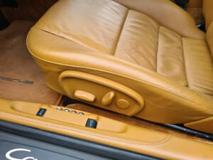 Image 21/25 of Porsche 911 Carrera (2002)
