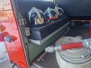 Image 39/54 of Land Rover 109 (1970)