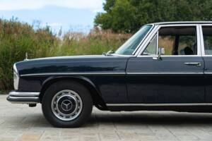 Image 13/50 of Mercedes-Benz 300 SEL 3.5 (1973)