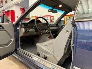 Image 6/16 of Mercedes-Benz 300 CE-24 (1989)