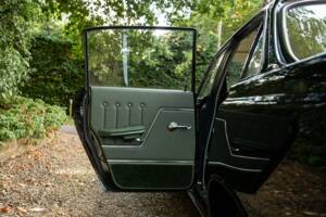 Image 24/44 of Ford Zodiac MkIII (1964)