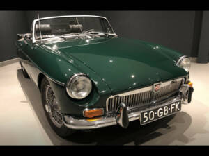 Image 3/40 of MG MGB (1974)