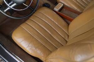 Image 31/50 de Mercedes-Benz 280 SL (1969)