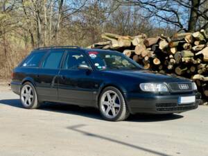 Image 16/34 of Audi S6 Avant (1996)