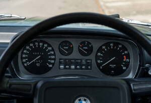 Image 16/29 of BMW 3,3 L (1975)