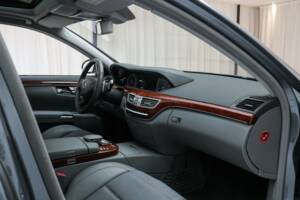 Bild 9/18 von Mercedes-Benz S 63 AMG (2007)