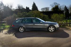 Immagine 10/25 di Mercedes-Benz E 280 CDI T (2009)