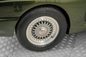 Image 35/50 of MG RV8 (1991)