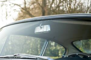 Immagine 17/36 di Aston Martin DB 6 Mk II (1970)