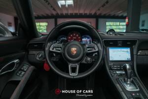 Image 17/25 of Porsche 911 Carrera 4 GTS (2017)