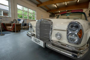 Image 31/37 of Mercedes-Benz 250 SE (1966)