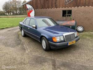 Bild 46/50 von Mercedes-Benz 300 E (1986)