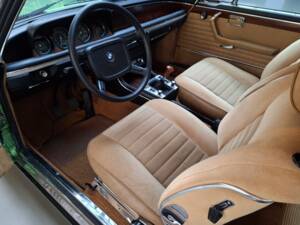 Image 14/43 of BMW 2,5 CS (1975)