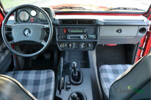 Image 13/50 of Mercedes-Benz 200 GE (SWB) (1987)