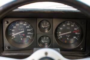 Image 19/32 of Ferrari 400 GT (1977)