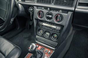 Bild 43/53 von Mercedes-Benz 190 E 2.5-16 (1991)
