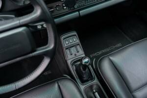 Bild 28/31 von Porsche 911 Carrera 4 (1990)