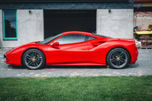 Image 3/56 of Ferrari 488 GTB (2020)