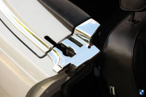Image 76/85 of Mercedes-Benz 560 SL (1986)