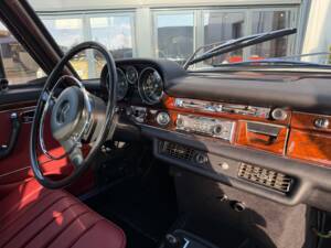 Image 23/32 of Mercedes-Benz 300 SEL 6.3 (1970)