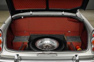 Image 26/28 of Ferrari 250 GT&#x2F;E (1961)