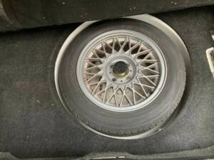 Image 25/34 de BMW 325i (1987)