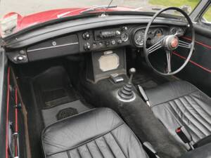Image 20/58 of MG MGB (1968)