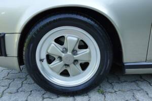 Image 39/40 of Porsche 911 Carrera 3.2 (1986)