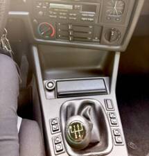 Immagine 31/75 di BMW 320i (1988)