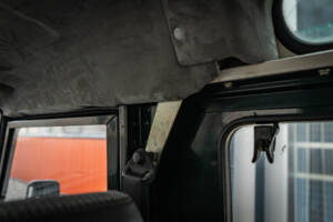 Bild 27/41 von Land Rover Defender 90 (1995)