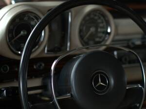 Image 33/57 of Mercedes-Benz 280 SE 3,5 (1971)