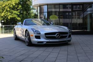 Image 72/75 of Mercedes-Benz SLS AMG Roadster (2012)