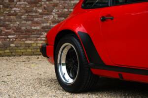 Image 39/50 of Porsche 911 Carrera 3.2 (1988)