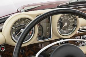 Image 23/39 de Mercedes-Benz 280 SE 3,5 (1971)