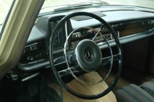 Image 28/50 of Mercedes-Benz 300 SE (1964)