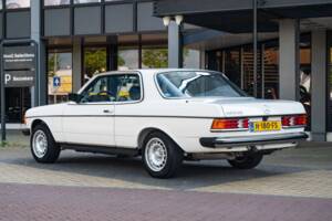Image 2/62 of Mercedes-Benz 280 CE (1982)